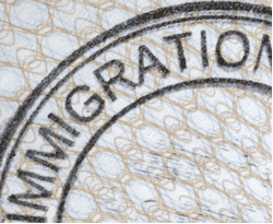 Aufenthaltserlaubnis,Arbeitsgenehmigung,Arbeitserlaubnis,Visum,Visa,Fachkrfte,Beschftigung auslndischer Fachkrfte,Entsendung,Green card,Greencard,Beschleunigung Visaverfahren,Vorabzustimmung,Familiennachzug,27 BeschV,28 BeschV,Beschftigungsverordnung,Spezialist Auslnderrecht,Blaue Karte EU,Niederlassungserlaubnis,Fachkrfte,Auslndische Fachkrfte,Fachkrftemangel,visa and work permits,Konsulat,Beschleunigung,Einreiseverfahren,Behrden,Antragsverfahren,Personalaustausch,Entsendung,Daueraufenthalt,was ist der richtige Aufenthaltstitel,Van der Elst,Anwalt,Blaue Karte EU beantragen fr Deutschland,Mitarbeiterentsendung,Rechtliche Vorraussetzungen fr Einwanderung nach Deutschland,Untersttzung Durchfhrung Visumsverfahren,Blaue Karte EU Abgrenzung zu anderen Aufenthaltstiteln,EG/2009/50 EG, 19a Abs. 3 AufenthG,  3a BeschV,Alternativen zur Blauen Karte EU,Laufzeit Visaverfahren,Laufzeit Einreiseverfahren,Beantragung Businessvisa,Beantragung Trainingsvisa,Familiennachzug,Mitarbeiterentsendung in Drittlnder,van-der-Elst-Prinzip,Was ist der Unterschied zwischen einem Aufenthaltstitel und einer Arbeitserlaubnis,Was ist die Blaue Karte EU,Was ist der Unterschied zwischen einer Blauen Karte EU und einer Arbeitserlaubnis,Vertragen sich Entsendungen und Blaue Karte EU,Welche Vorteile haben Entsendungen,Wie lange dauert das Visumverfahren fr ein Arbeitsvisum,Muss der Mitarbeiter vor Einreise einen Sprachkurs absolvieren,Mssen Familienangehrige einen Sprachkurz absolvieren,knnen Freiberufler eine Arbeitserlaubnis erhalten,Was ist ein van der Elst Visum